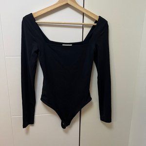 NWOT Aritzia Babaton Contour Squareneck Longsleeve Bodysuit NWT